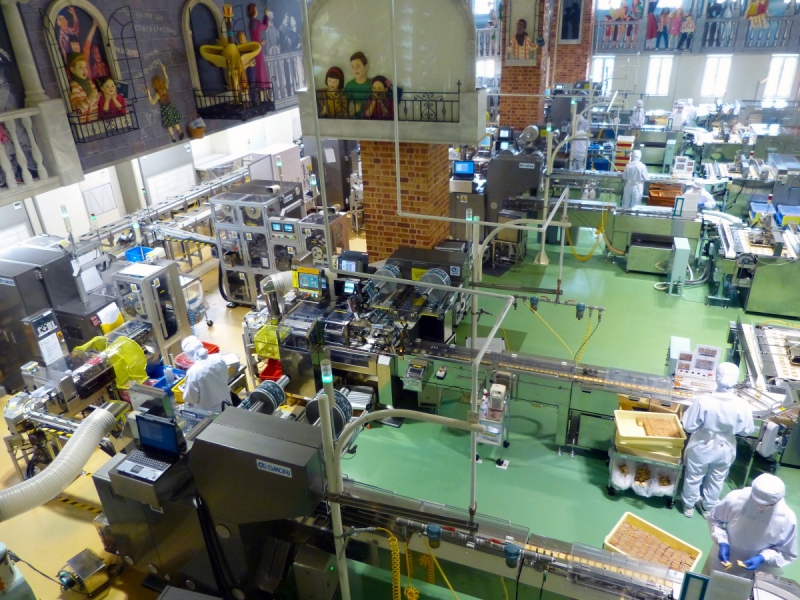 patisserie-TENDE-min_japan_sapporo_chocolate_factory_label_packaging_cookie_machine_operators-961509